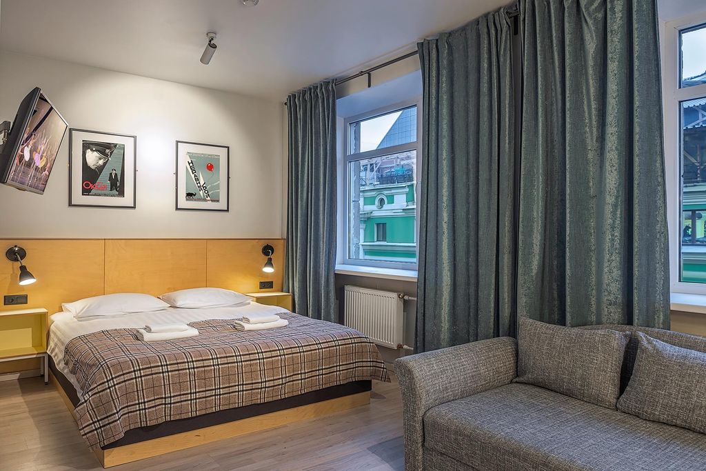 Друзья на Фонтанке — Трёхместный номер комфорт с диваном