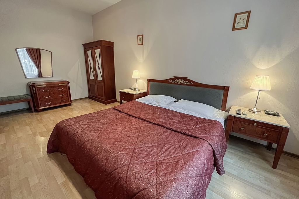 Друзья Обухов — Четырёхместный номер делюкс