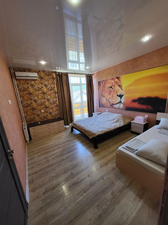 Аура — Семейный номер улучшенный двух комнатный номер с кухней и санузлом