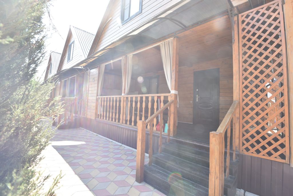 Эко-Комплекс Солнечный дом — Дом с видом на детскую площадку и бассейн