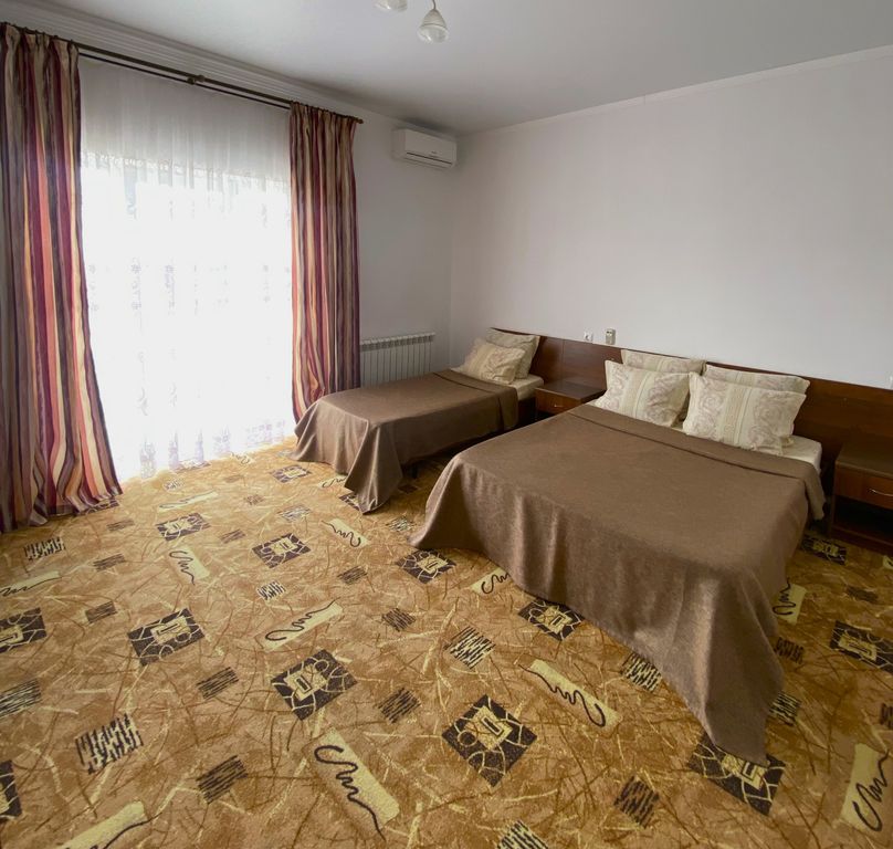 Амелия — Четырёхместный номер полулюкс с балконом