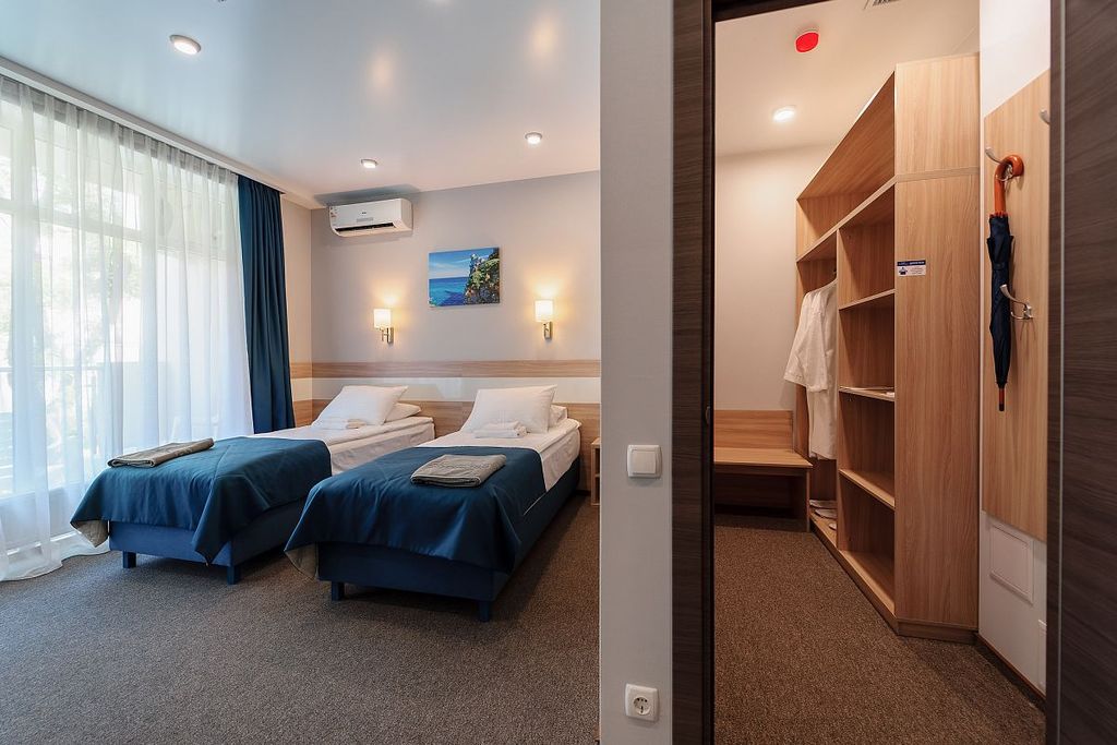 Песочная Бухта — Четырёхместный номер улучшенный двухкомнатный номер Корпус Гермес