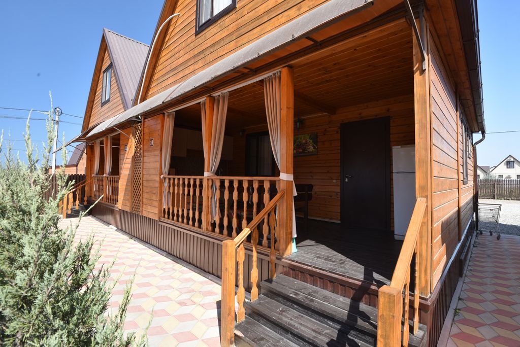 Эко-Комплекс Солнечный дом — Дом с видом на детскую площадку и бассейн (3 спальни смежные)