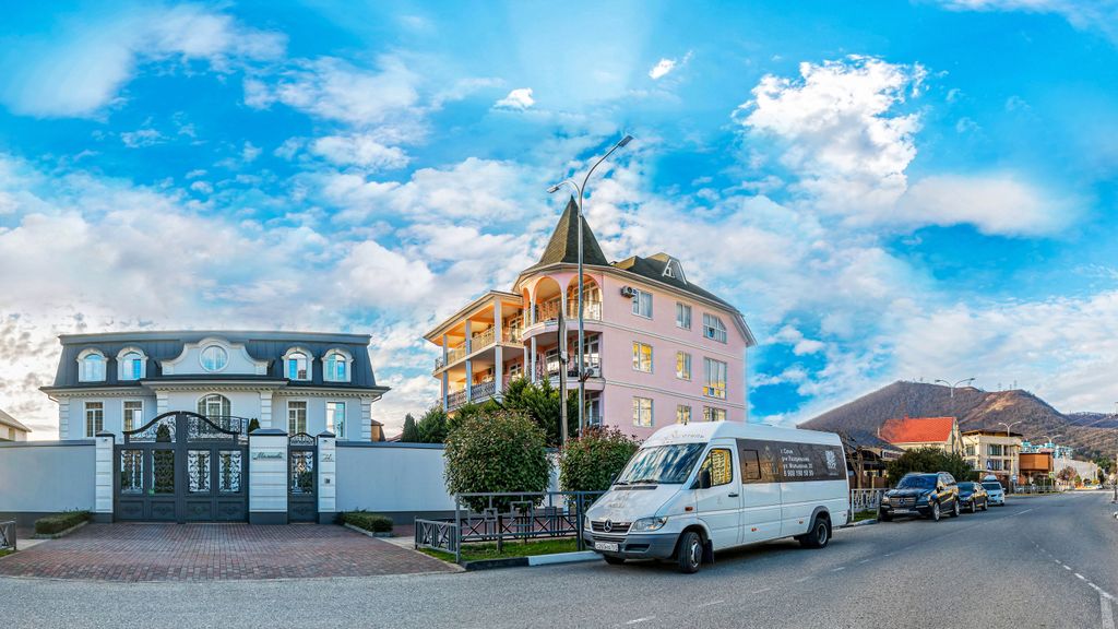 Нелли — Четырёхместный номер Люкс 2 комнатный "Горы и Река" с балконом 4 местный