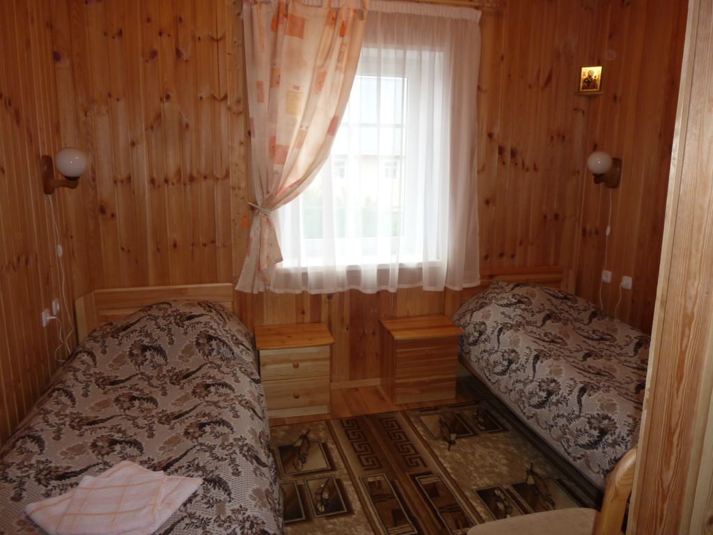 Кижская благодать — Двухместный номер с 2 отдельными кроватями комната на 2-х с двумя раздельными кроватями и видом во двор