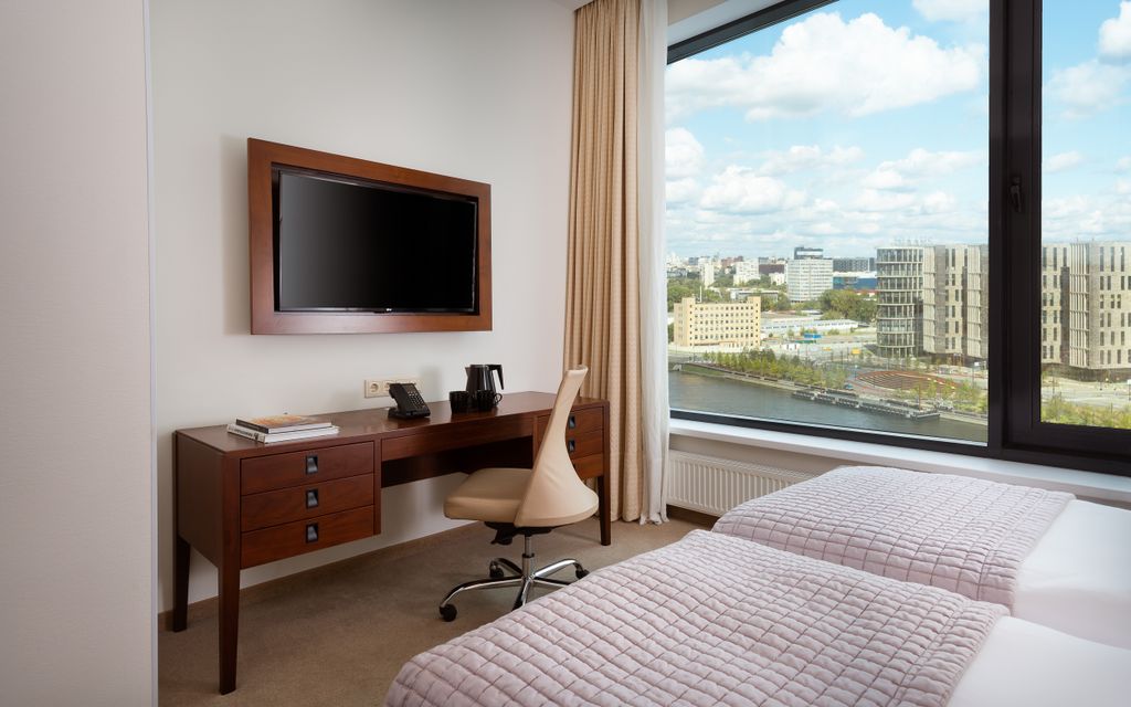 Palmira Business Club — Трёхместный номер Комфорт+ с 2 односпальными кроватями, дополнительным местом, гостиной, кухней и видом на реку