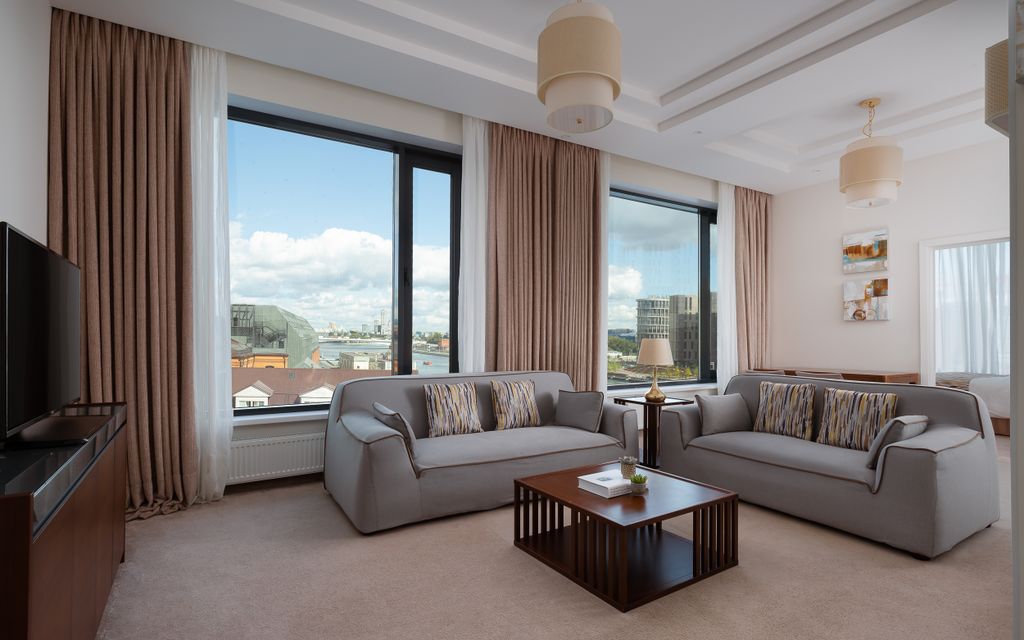 Palmira Business Club — Трёхместный номер Люкс со спальней, просторной гостиной, оборудованной кухней и видом на реку