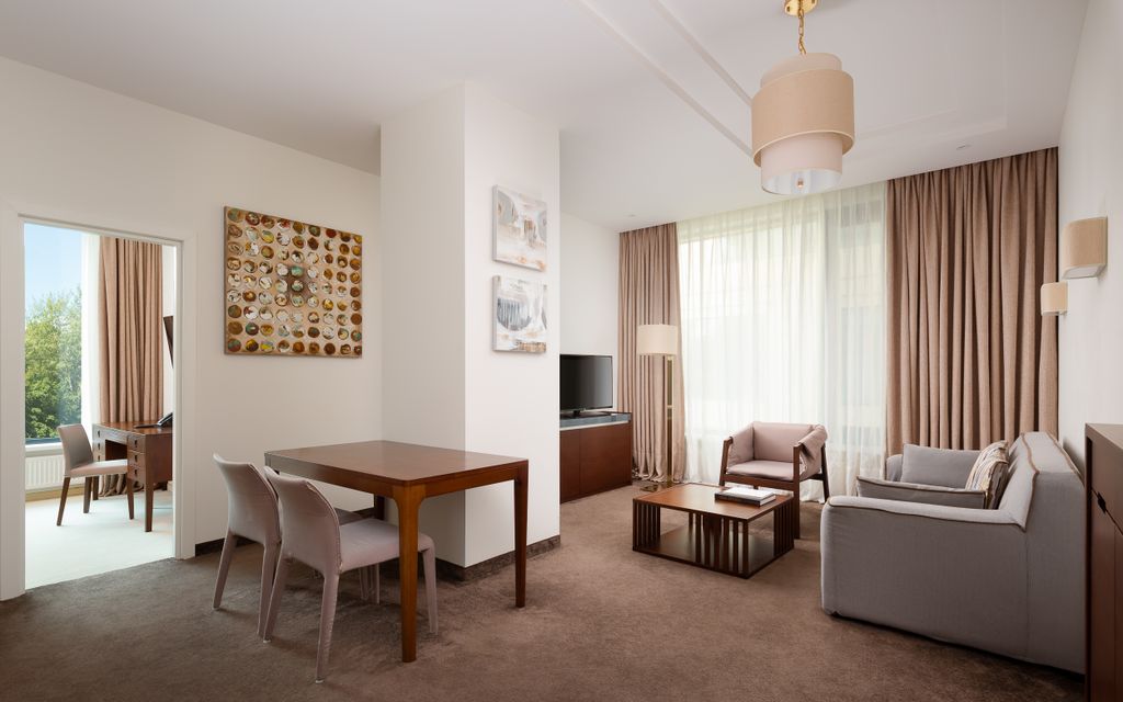 Palmira Business Club — Апартаменты трёхкомнатные с двумя спальнями, уютной гостиной и кухней