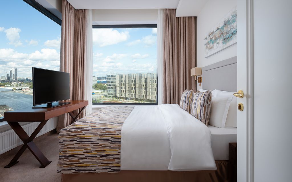 Palmira Business Club — Апартаменты трёхкомнатные с двумя спальнями, уютной гостиной, кухней и видом на реку