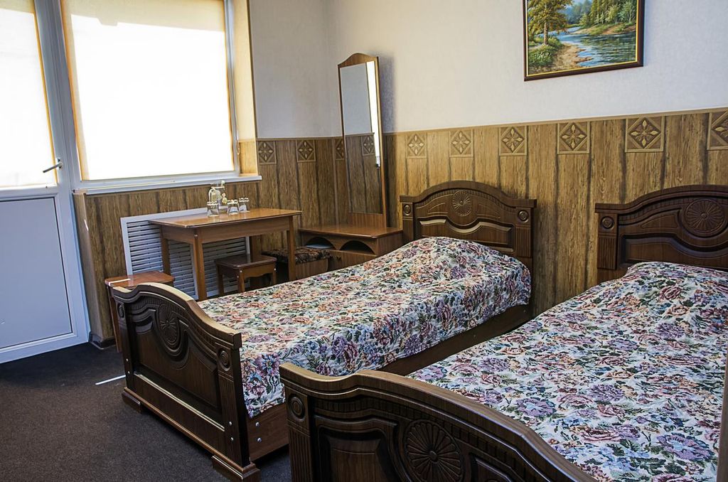 Олимп — Трёхместный номер классический с балконом