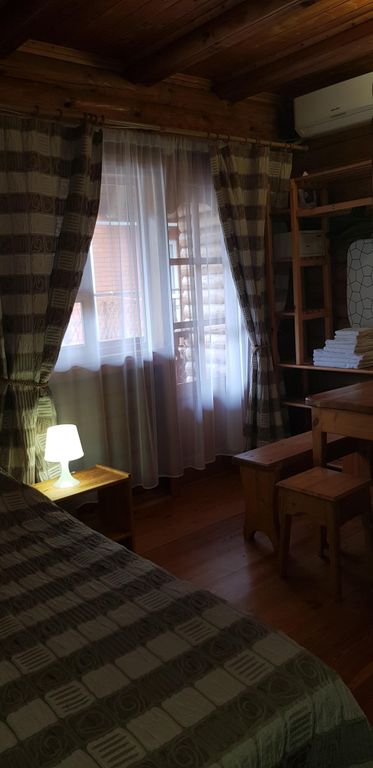 У Лукоморья — Трёхместный номер в срубе