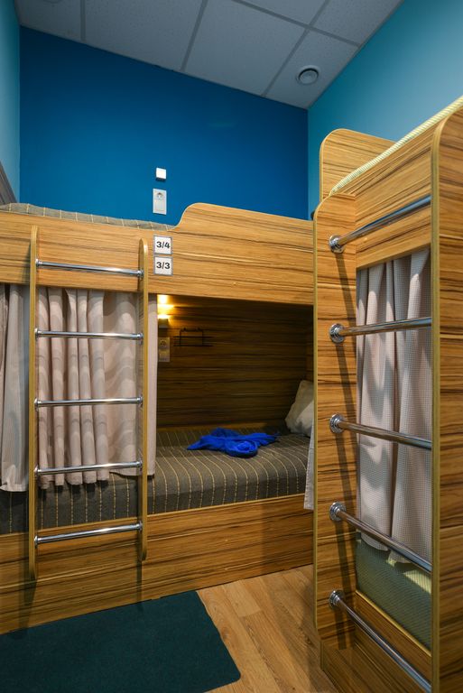 Red Аpple — Многоместный женский номер Спальное место в общем номере для женщин (без окна)