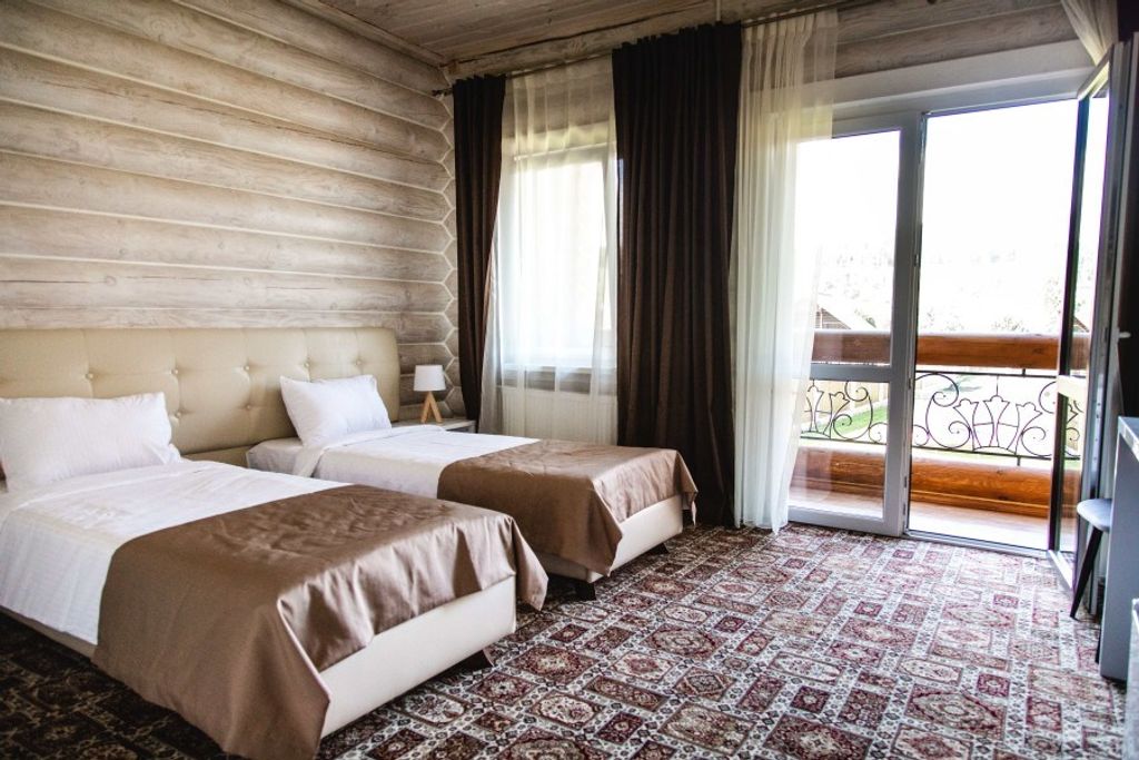 Goldy Key — Двухместный номер с 2 отдельными кроватями Suite green с балконом