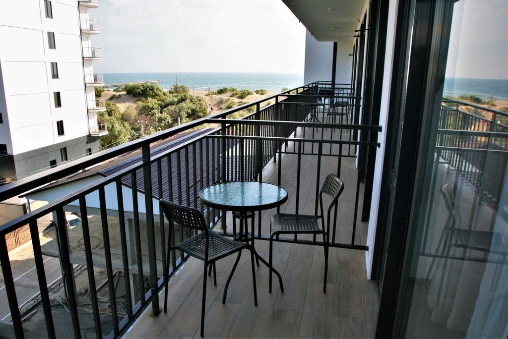 Браво — Трёхместный номер полулюкс с балконом