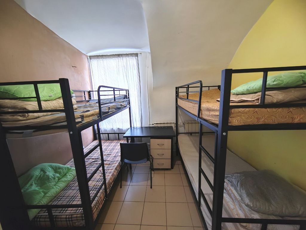 Атмосфера — Многоместный смешанный номер четырехместный (душ/туалет общий)