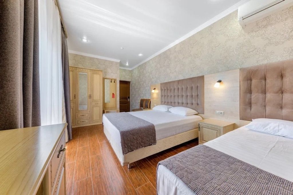 Баринъ — Трёхместный номер с балконом