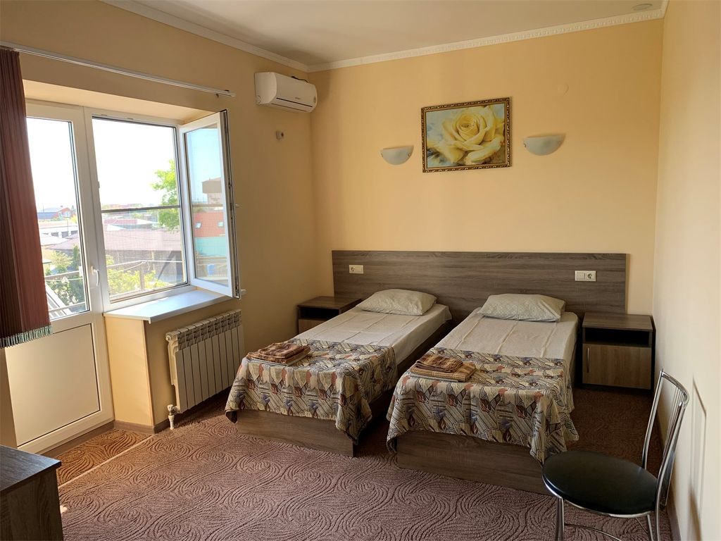 Николь — Двухместный номер с 2 отдельными кроватями полулюкс