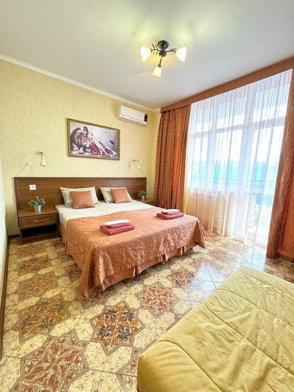 Атриум — Двухместный номер с 1 кроватью Комфорт с балконом и доп местом