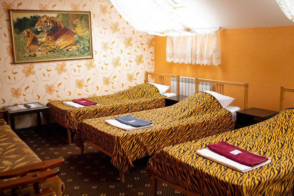 Gold Oven — Четырёхместный номер с ванной комнатой № 4