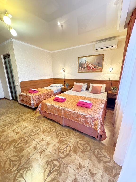 Атриум — Четырёхместный номер Комфорт с балконом с доп местом