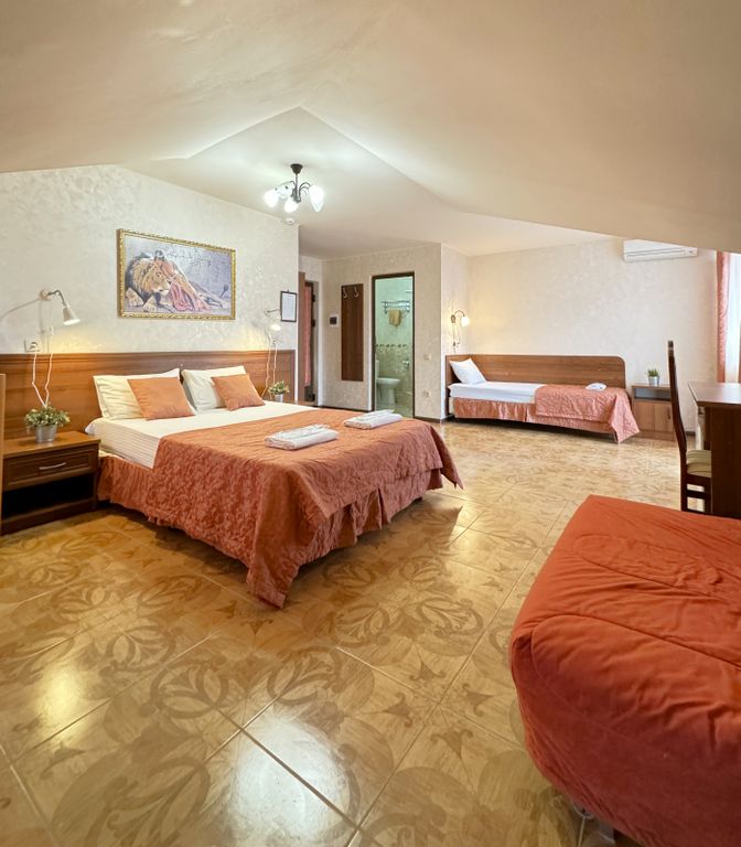 Атриум — Семейный номер четырехместный с балконом и доп местом