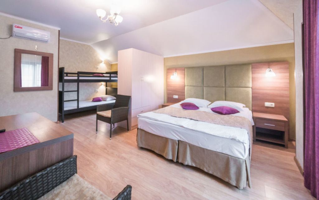 Арго — Четырёхместный номер с двухъярусной кроватью