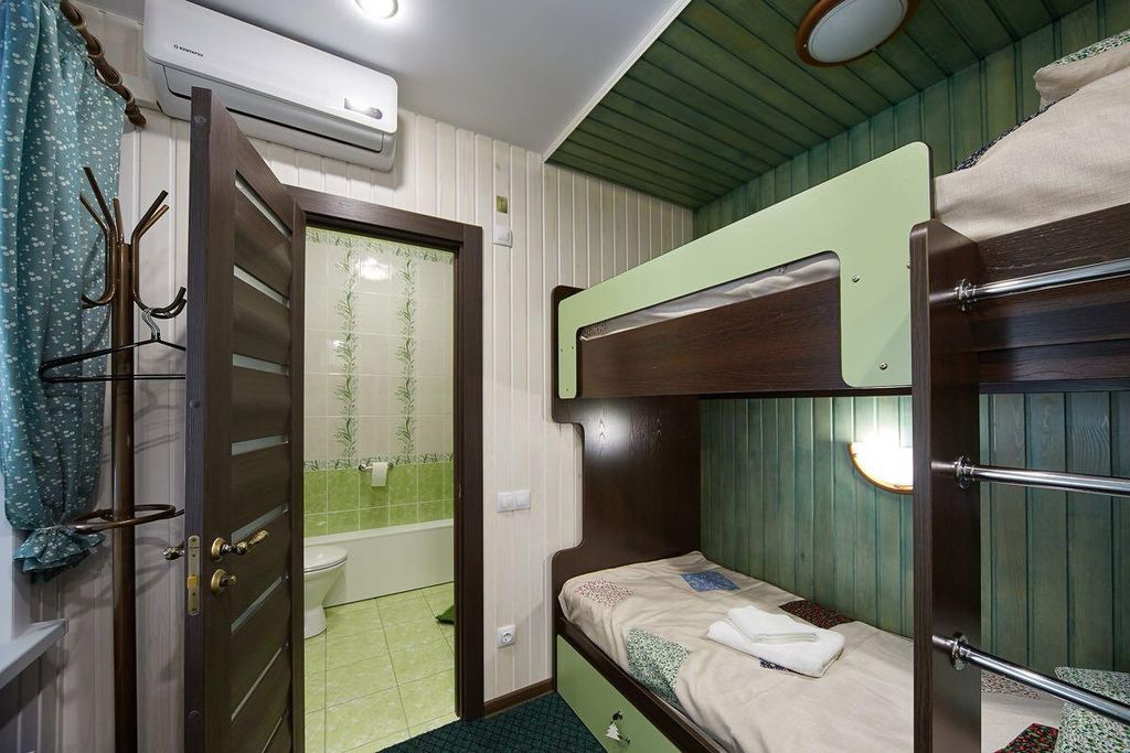 Проспект — Четырёхместный номер стандарт с видом на город