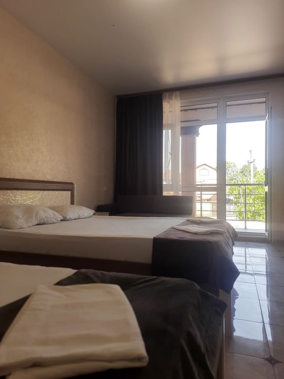 На Молодёжной — Четырёхместный номер Четырёхместный номер Комфорт с видом на горы и бассейн