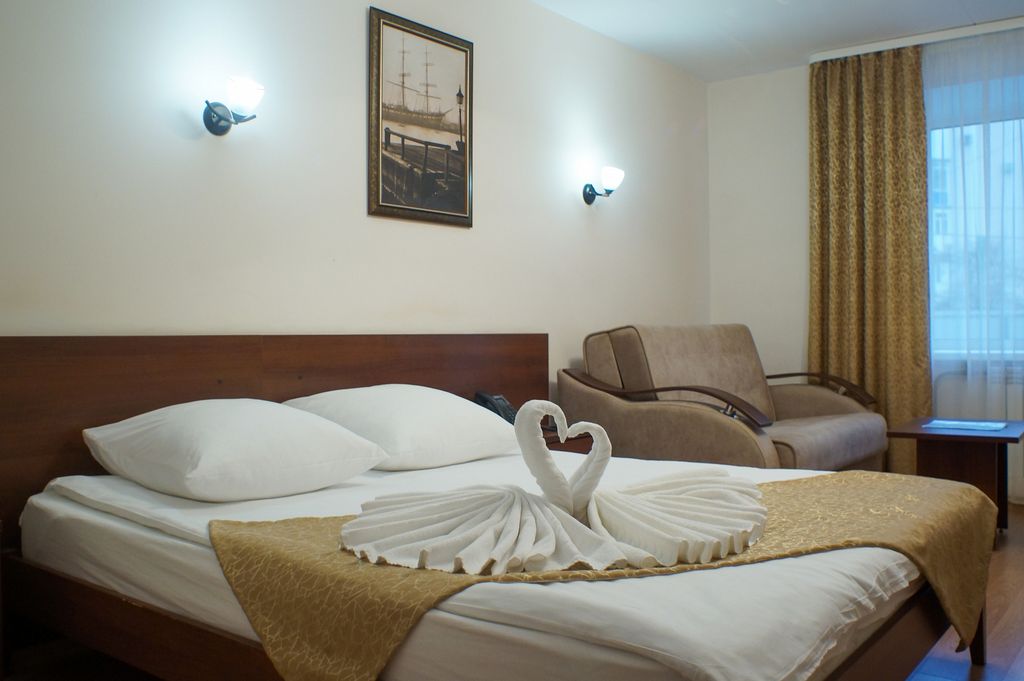 Космос — Двухместный номер с 1 кроватью Dabl с большой кроватью и диваном