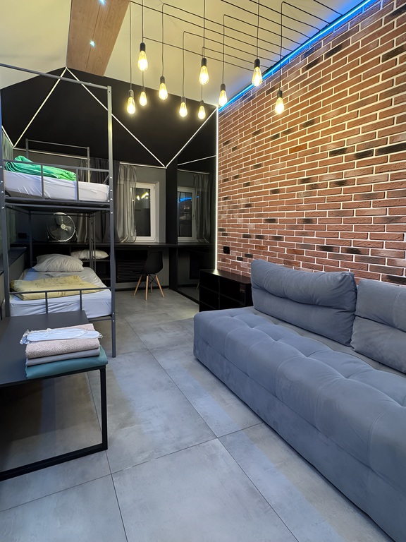 H16 — Двухместный номер с 1 кроватью люкс с душевой и санузлом