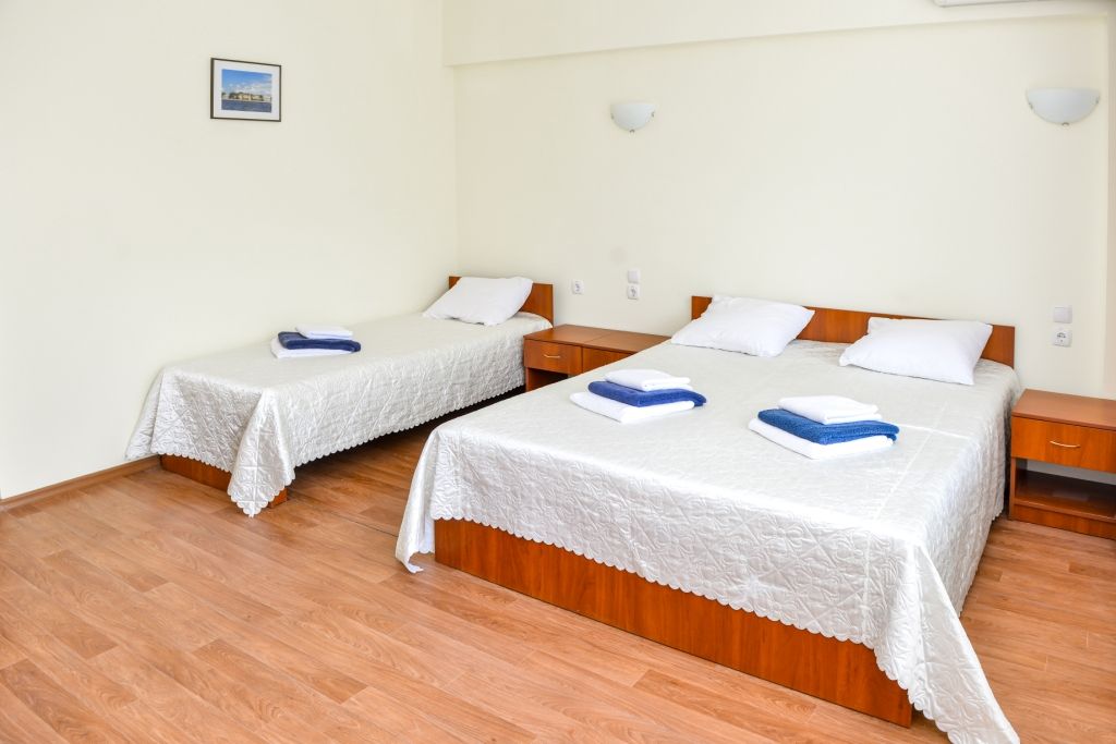 Нева — Трёхместный номер комфорт семейный