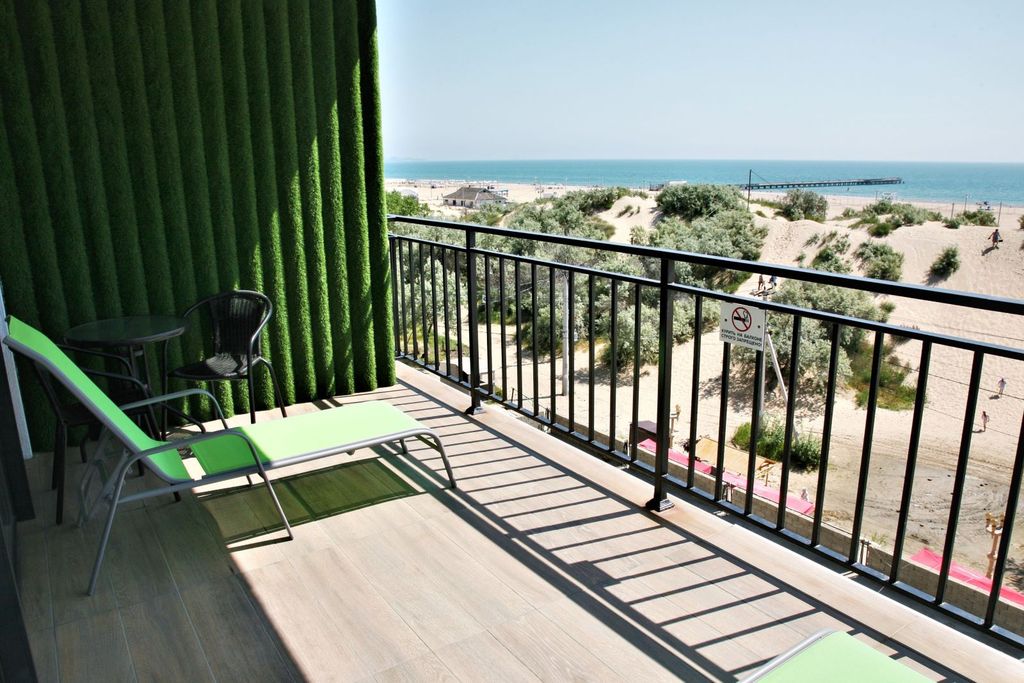 Браво — Трёхместный номер полулюкс с террасой