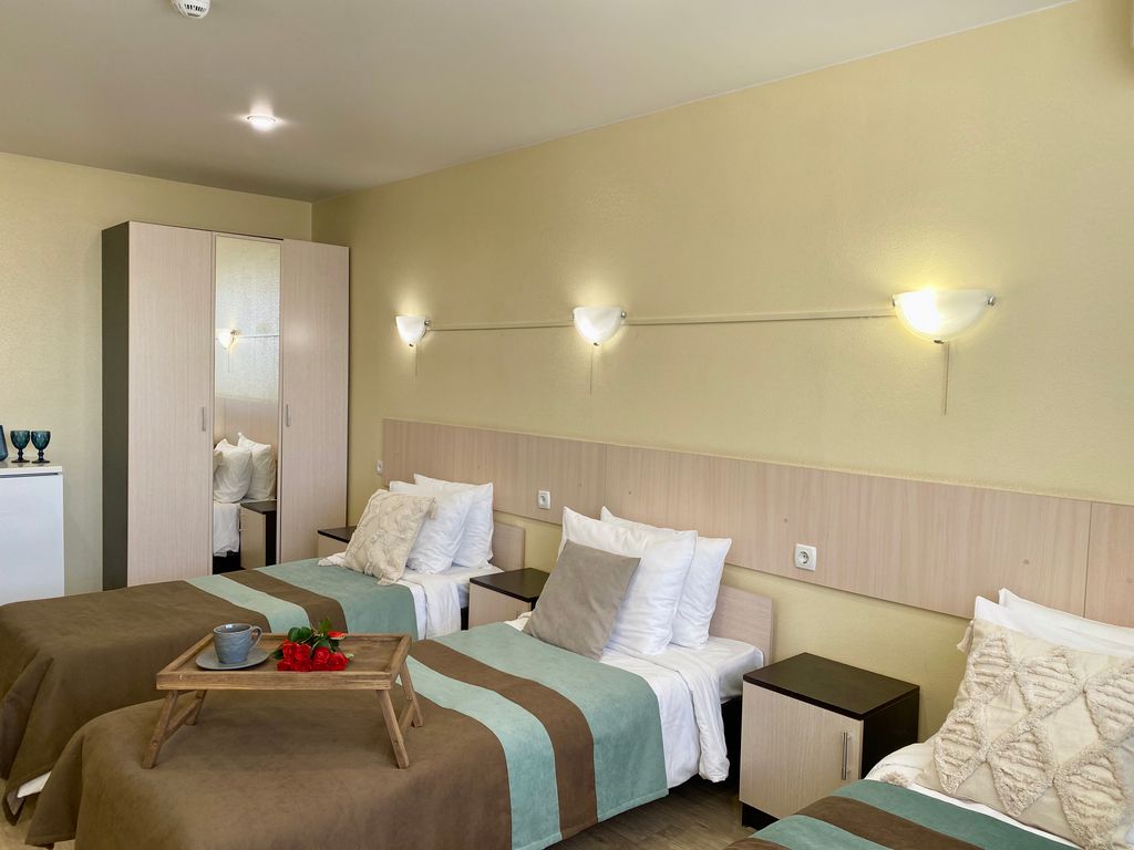 Голубая волна — Трёхместный номер улучшенный - 1 корпус