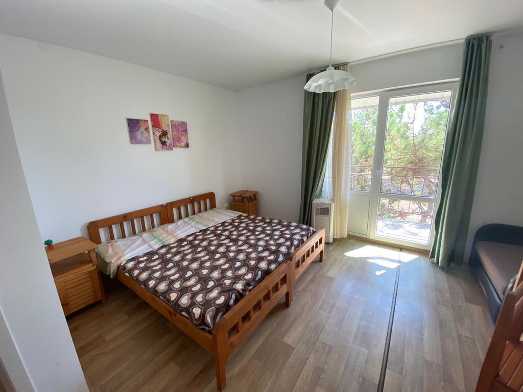 Песчаный берег — Трёхместный номер Комфорт с 2 односпальными кроватями и раскладным диваном