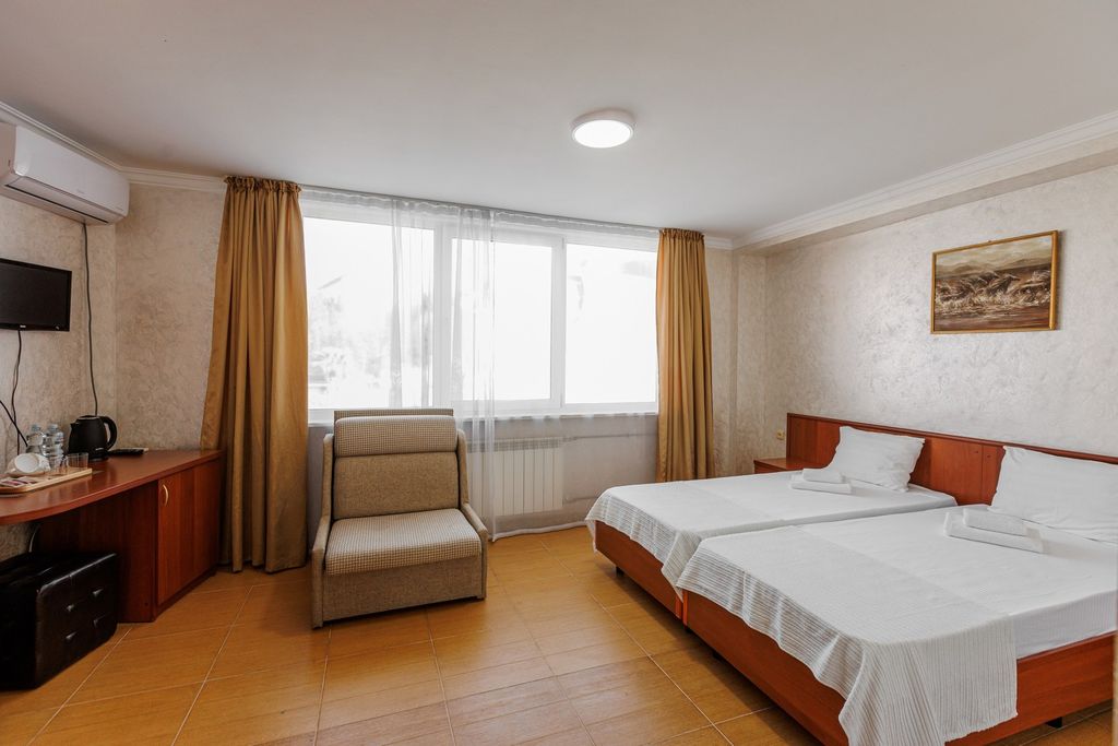 Зеленый попугай — Трёхместный номер Комфорт