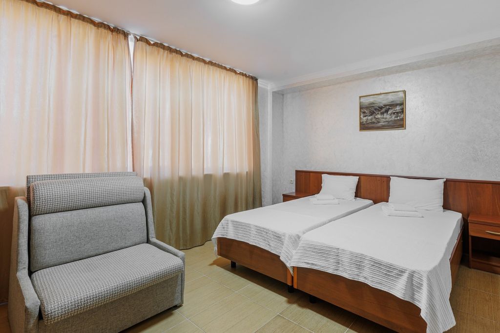 Зеленый попугай — Четырёхместный номер Улучшенный