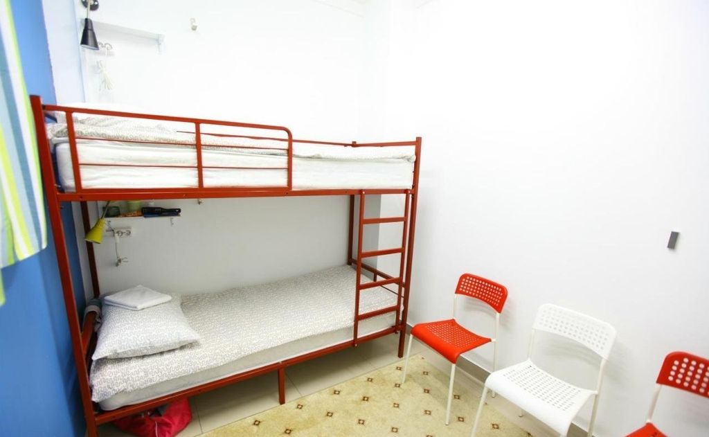 Три Матрешки — Двухместный номер с 2 отдельными кроватями с двухъярусной кроватью