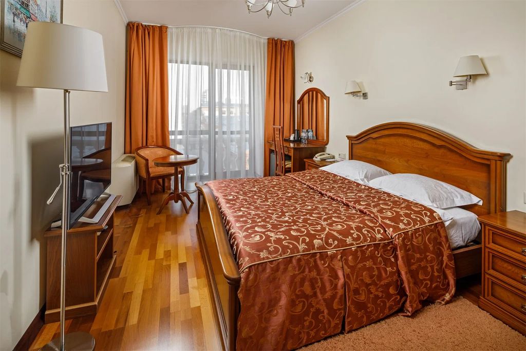 Иностранец — Одноместный номер Делюкс (вид во двор)