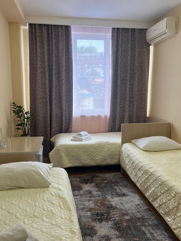 Чешский дом — Многоместный смешанный номер спальное место в женском 4-х местном номере