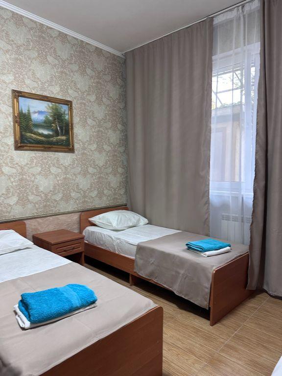 Ника — Трёхместный номер с односпальными кроватями
