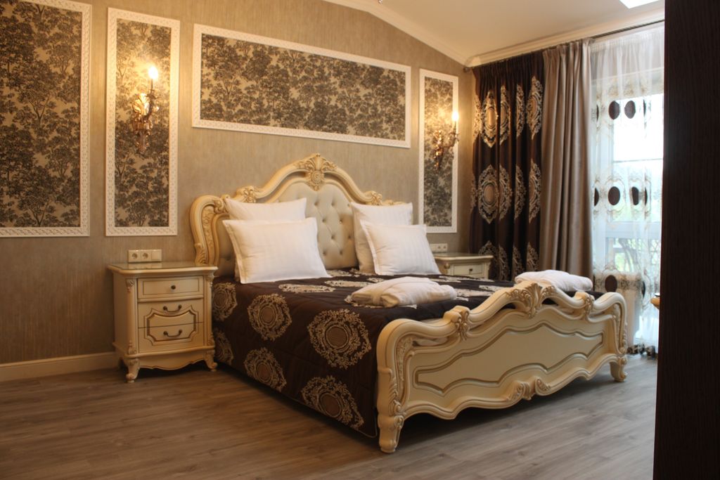 Атриум — Апартаменты двухкомнатные с видом на бассейн и окрестности