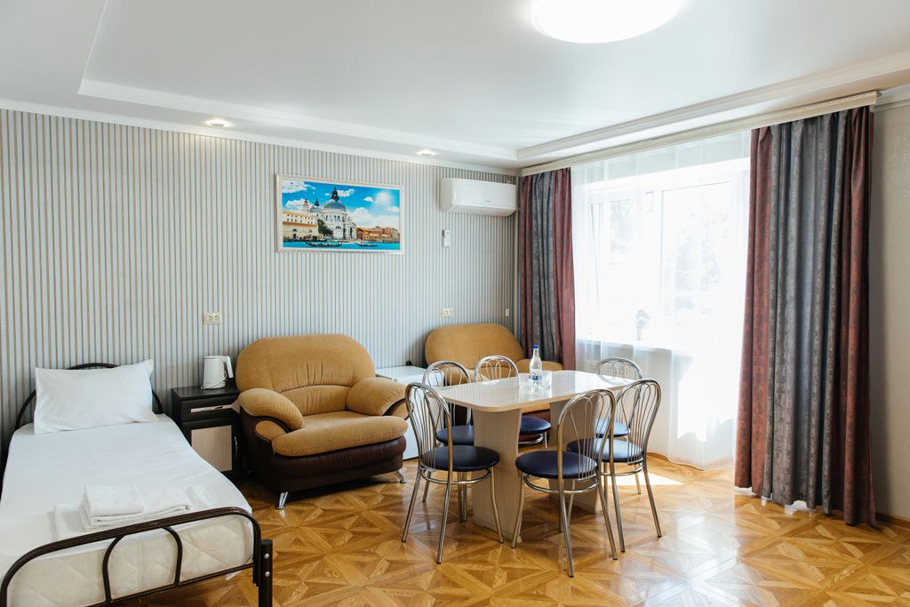 София — Многоместный смешанный номер на большую компанию