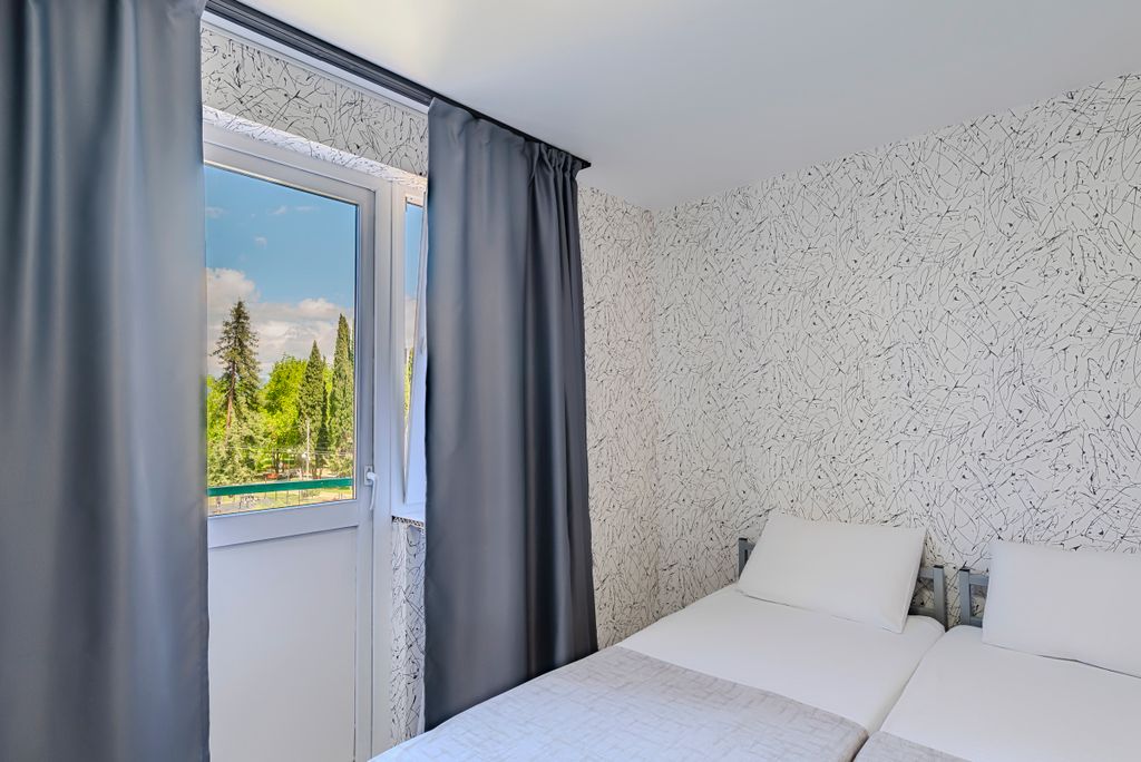 АрЕв — Двухместный номер с 1 кроватью с доп. местом стандарт с балконом