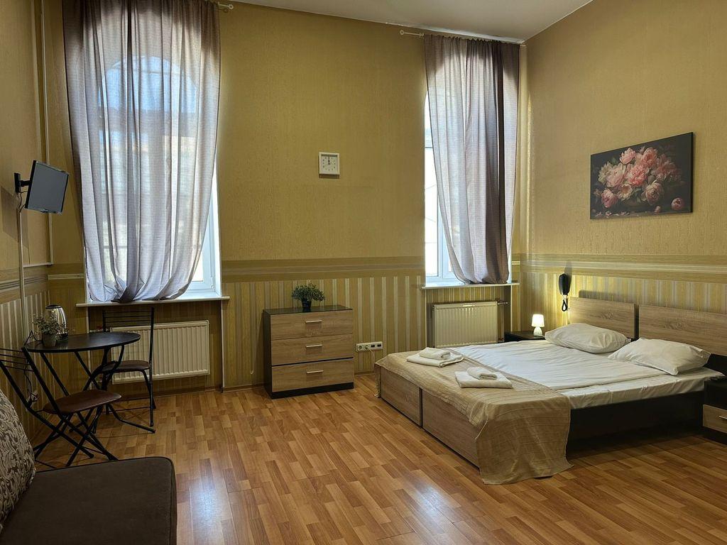 Boho Center Nevsky 140 — Семейный номер с двуспальной кроватью, диваном и кухней