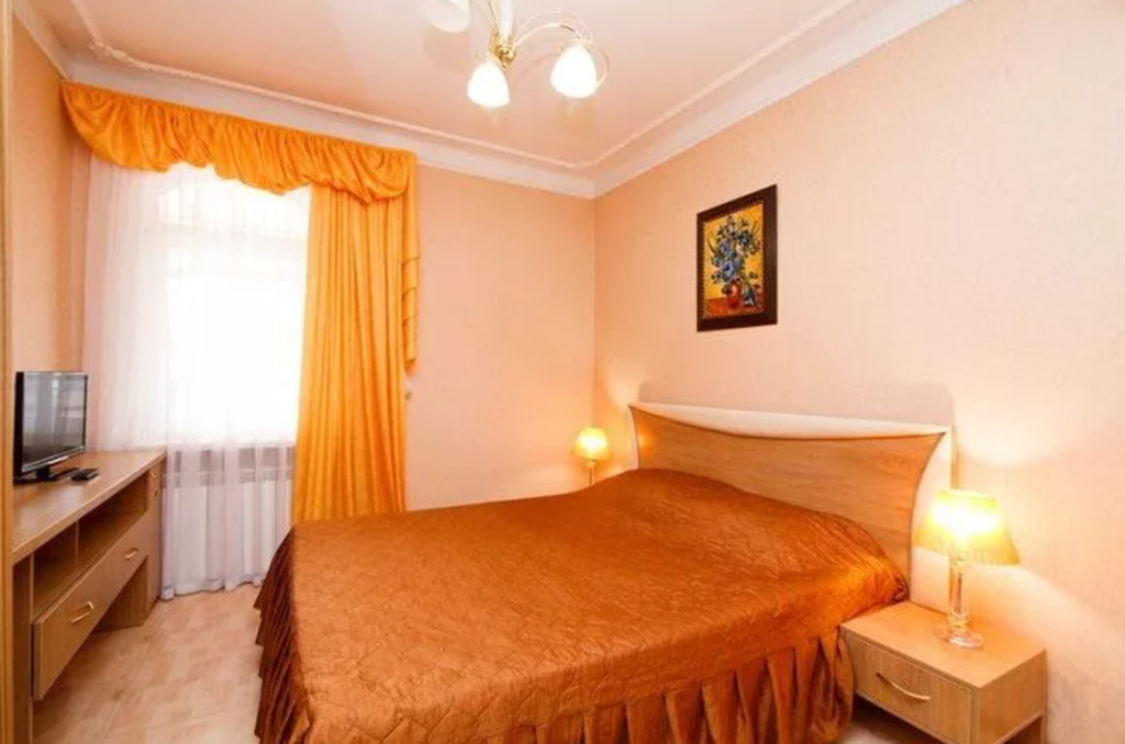 Лидия — Четырёхместный номер люкс улучшенный №5