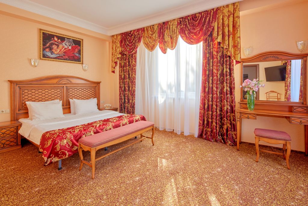 Чеботаревъ — Четырёхместный номер президентский Люкс