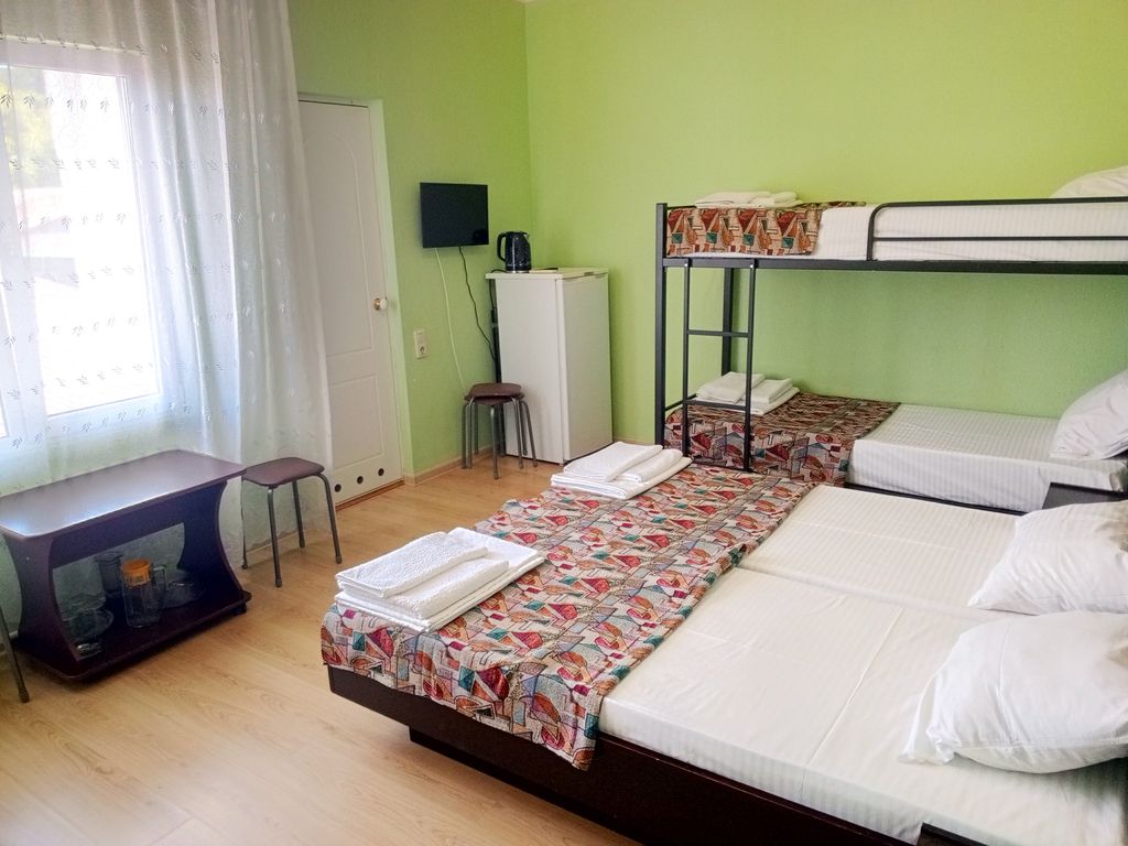 Гермес — Четырёхместный номер стандарт с балконом