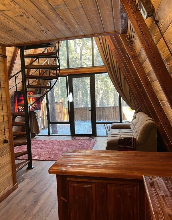 Shale A-travel — Четырёхместный номер улучшенный с видом на горы