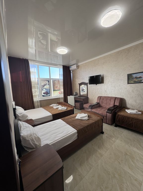 Николь — Четырёхместный номер Улучшенный без балкона