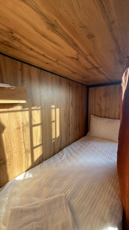 Центральный — Многоместный мужской номер кровать нижний ярус в 8-ми местном